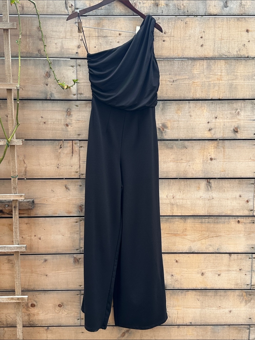 Elegant one shoulder black pantsuit